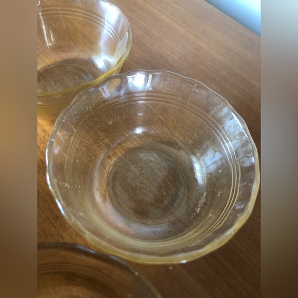 Set of 7 Corning Pyrex Fireside #463 Amber Custard Cups 6 OZ Scallop Edge 175ML - Picture 7 of 12